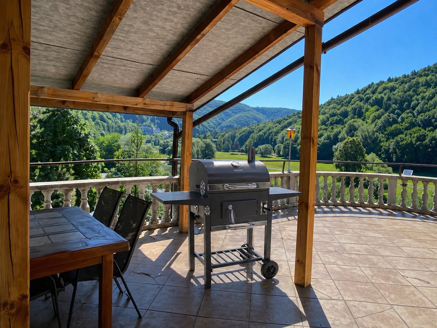 Grill na tarasie z widokiem na dolinę Popradu